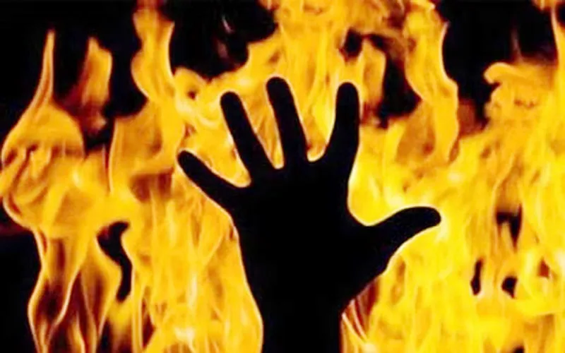 बहराइच: जयमाल कार्यक्रम से पहले अलाव में जल गया दुल्हन का भाई, लखनऊ ले जाते समय हुई मौत, मचा कोहराम