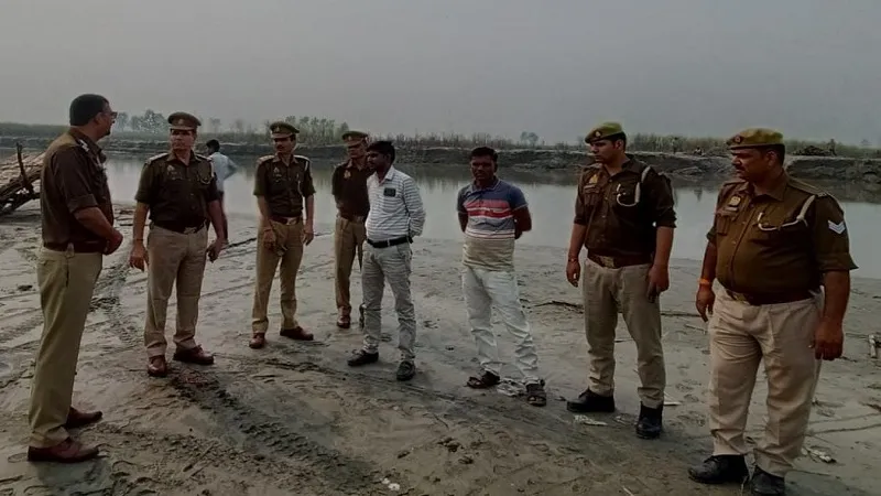 अमरोहा: मेले की तैयारियों को लेकर पुलिस ने संभाला मोर्चा, मां पुष्पावती घाट का किया निरीक्षण