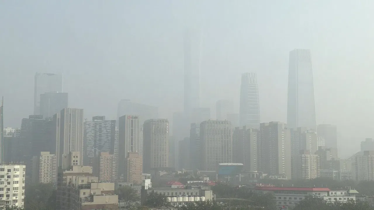 दिल्ली में लगातार चौथे दिन वायु गुणवत्ता गंभीर या बेहद खराब बनी, वातावरण में छाई रही जहरीली धुंध 