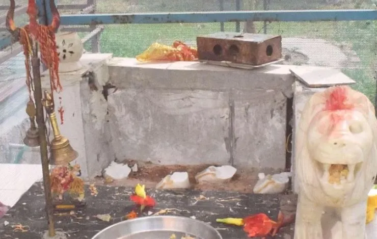 नोएडा : शरारती तत्वों ने मंदिर की मूर्तियों को किया खंडित, जांच शुरू