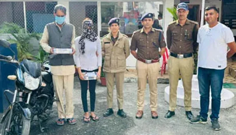 हल्द्वानी: चोरी में माहिर बाप-बेटी पुलिस की गिरफ्त में, दुकान से 1.10 लाख रुपये किए थे चोरी