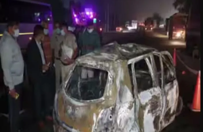 गुरुग्राम में तेल टैंकर दो वाहनों से टकराया, चार की मौत