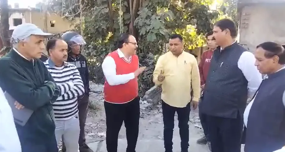 हल्द्वानी: नहर कवरिंग दौरे में नगर आयुक्त और ईई के बीच नोकझोंक