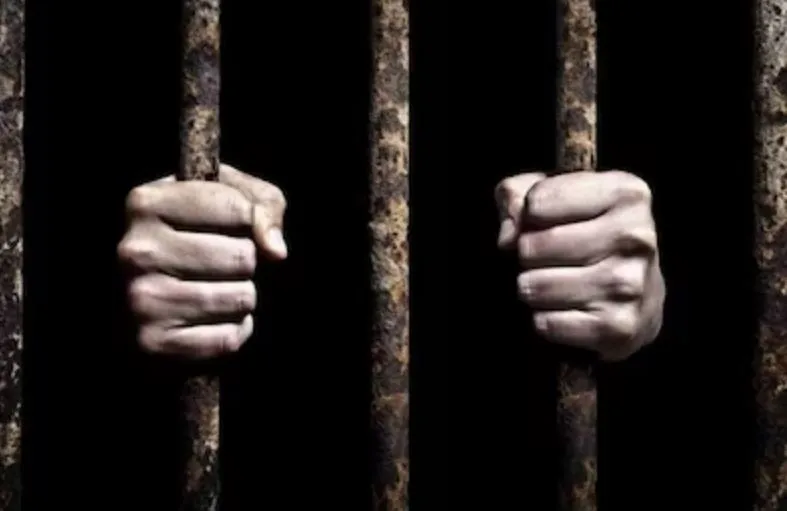 जम्मू-कश्मीर: निलंबित शिक्षक को जेल में कैद के दौरान भी मिला वेतन, आरोप पत्र से सामने आया मामला