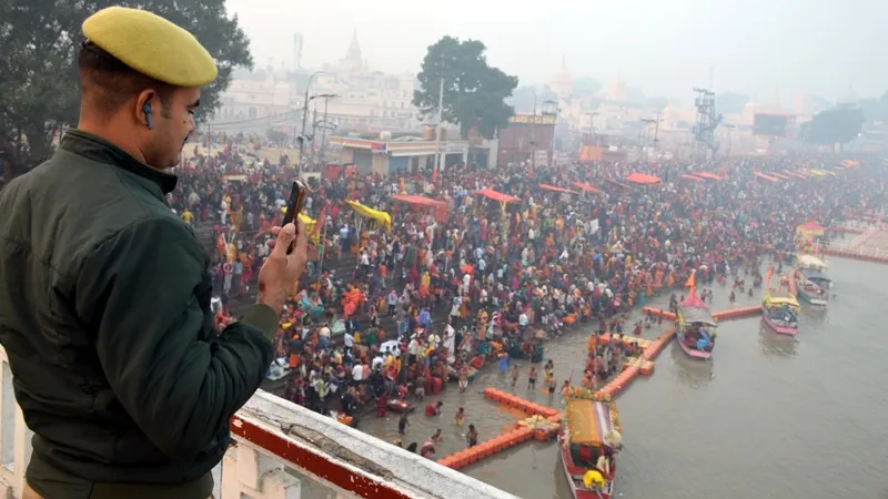 अयोध्या: आस्था के महासागर में लाखों श्रद्धालुओं ने लगायी डुबकी, पंचकोसी परिक्रमा पूरी