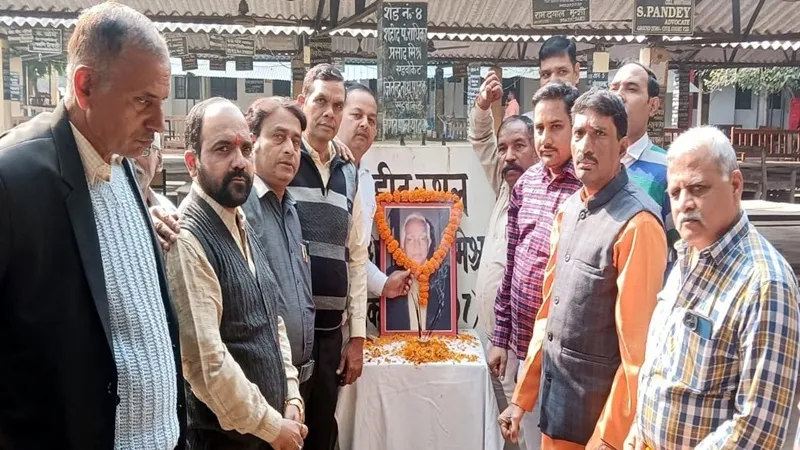 अयोध्या: सीरियल ब्लास्ट की 16वीं बरसी पर शहीदों को अधिवक्ताओं ने दी श्रद्धांजलि
