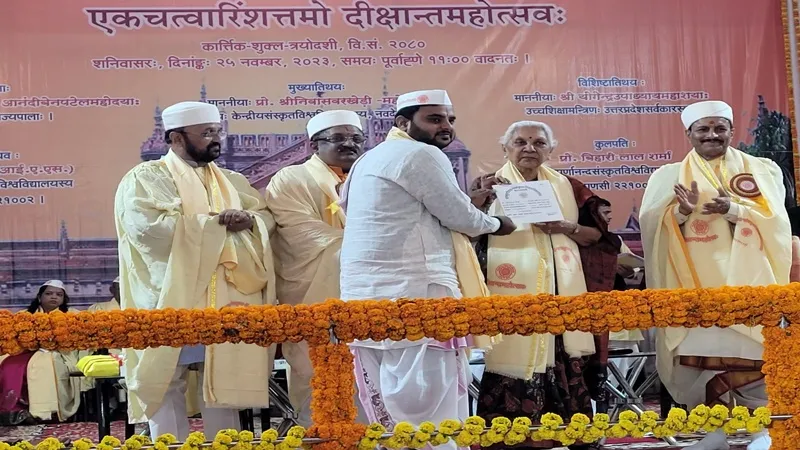 बहराइच: दीक्षांत समारोह में राज्यपाल ने छात्र कौशलेंद्र मिश्र को प्रदान किया गोल्ड मेडल