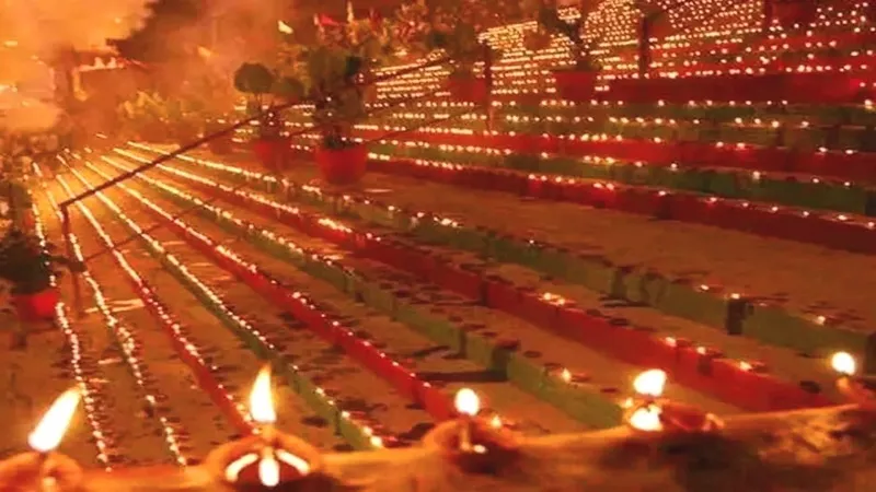 Dev Diwali 2023: देव दीपावली पर लाखों दीपक की आभा से जगमगा उठा संगम