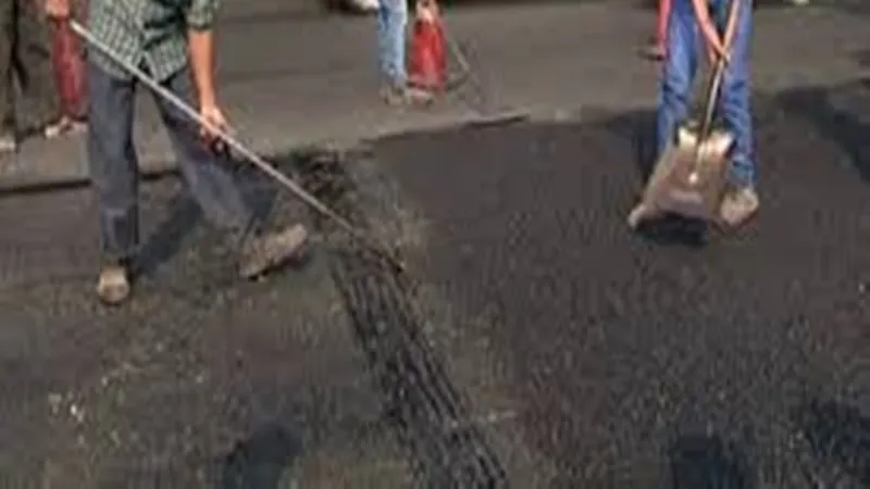 यूपी में 77489 सड़कें हुईं गड्ढामुक्त, फिर भी कई जगह हालत बदतर