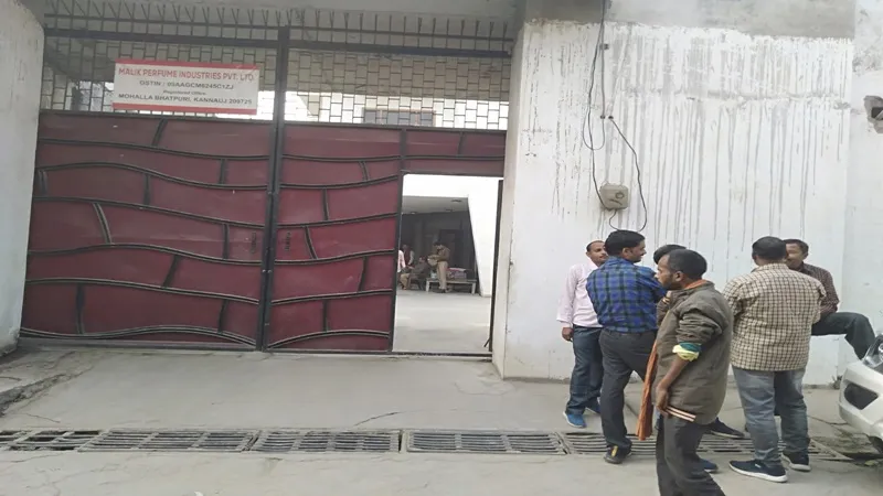 कन्नौज: इत्र कारोबारी के फर्म पर जीएसटी टीम का छापा, कई दस्तावेजों को ले गई अपने साथ