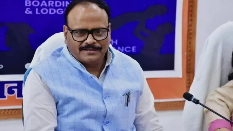 विधानसभा सत्र में काले कपड़े पहनकर पहुंचे सपा विधायकों पर भड़के ब्रजेश पाठक, बताया शर्मनाक!