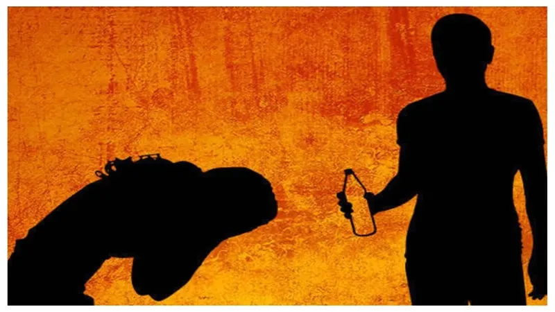 आगरा: मामूली विवाद होने पर व्यक्ति ने महिला के ऊपर फेंका तेजाब, झुलसी 