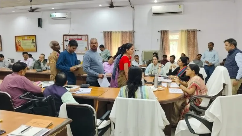 रायबरेली: सरकारी जमीन पर अवैध कब्जा, मंडलायुक्त ने लेखपाल को किया निलंबित, जानें पूरा मामला