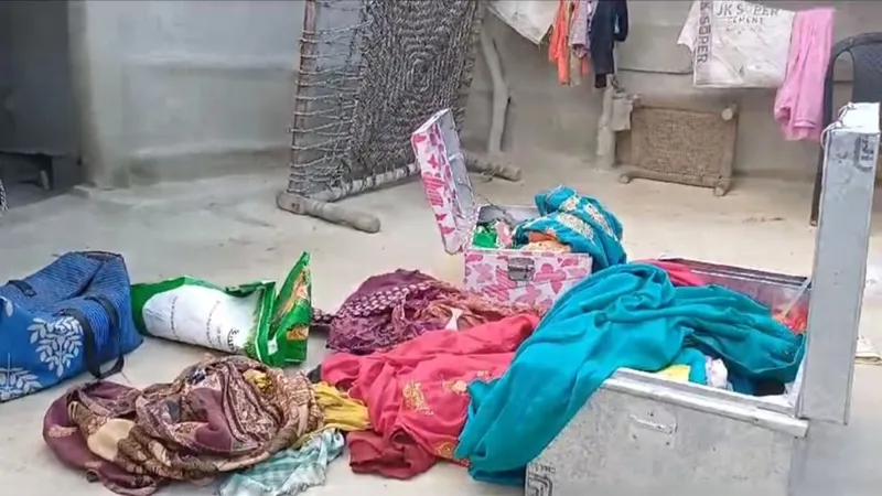 बहराइच: मनगौढ़िया गांव में चोरों का तांडव, तीन मकानों से पार किया लाखों का माल