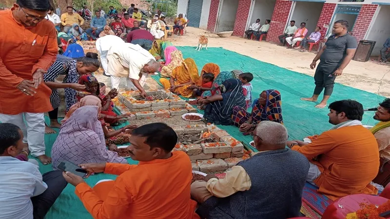 जौनपुर में तीस परिवारों ने की घर वापसी, 310 लोगों ने अपनाया सनातन धर्म