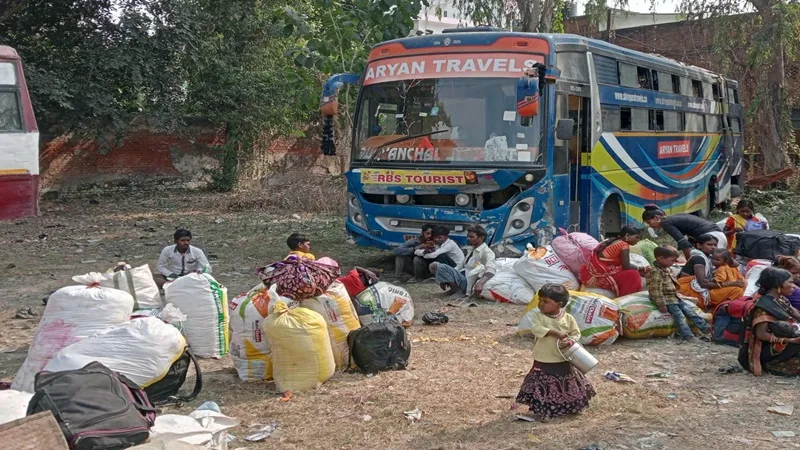 प्रतापगढ़: बिहार से आ रही अनाधिकृत बस पर ठोंका डेढ़ लाख का जुर्माना