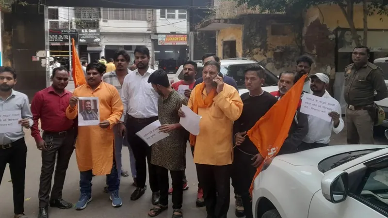 लखनऊ: स्वामी प्रसाद मौर्य के विवादित बयान पर हिंदू महासभा ने हजरतगंज थाने में दी तहरीर  