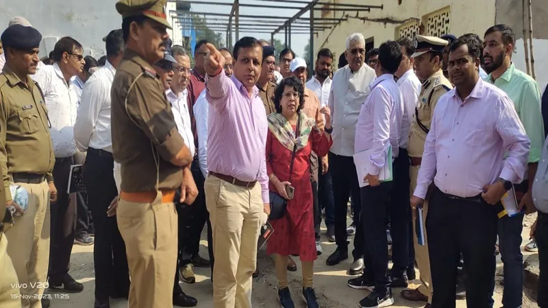 गोंडा: पूर्वोत्तर रेलवे महाप्रबंधक ने किया कटरा रेलवे स्टेशन का निरीक्षण, देखी कायाकल्प कार्य की प्रगति 