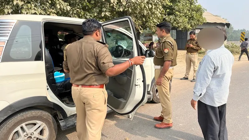 बहराइच: चार पहिया वाहन से पुलिस ने उतरवाई ब्लैक फिल्म, वसूला 1.56 लाख रुपए का जुर्माना