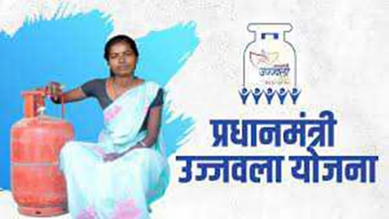 कुशीनगर: पीएम उज्ज्वला योजना के तहत  लाभार्थियों को दिया गया नि:शुल्क सिलेंडर रिफिल वितरण