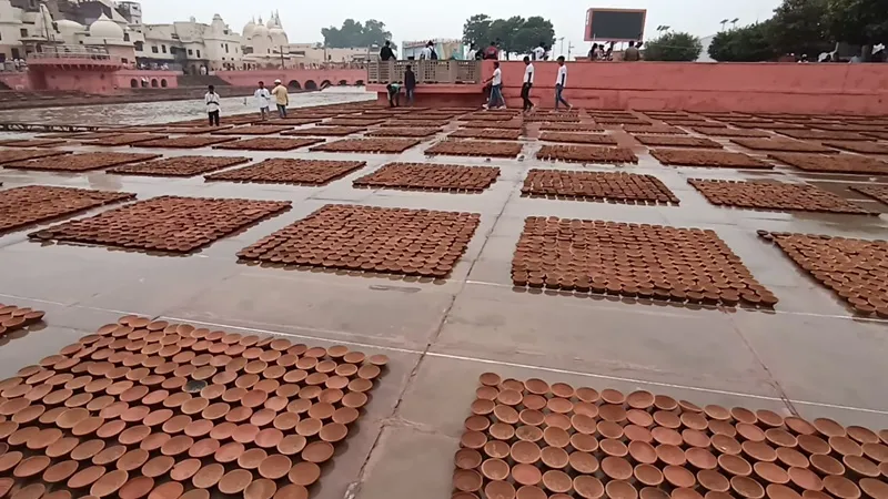 अयोध्या में अचानक बिगड़ा मौसम का मिजाज, सर्दी की सिहरन शुरू