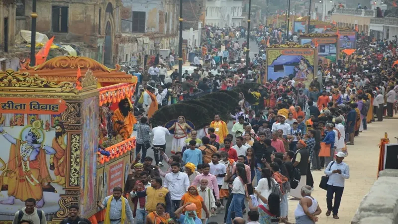 Ayodhya Deepotsav 2023: अयोध्या में उल्लास, रघुनंदन का इंद्रदेव ने भी किया अभिनंदन, निकलीं झांकियां, देखें तस्वीरें