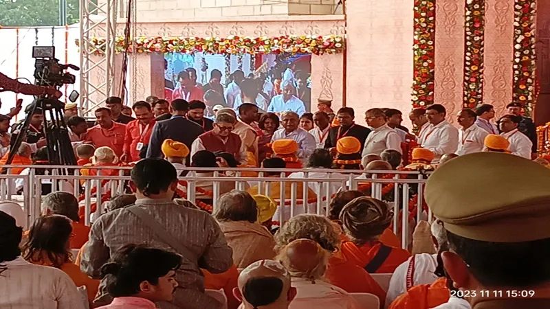  Ayodhya Deepotsav 2023: पगड़ी और माला पहना कर किया गया संतों का सम्मान 