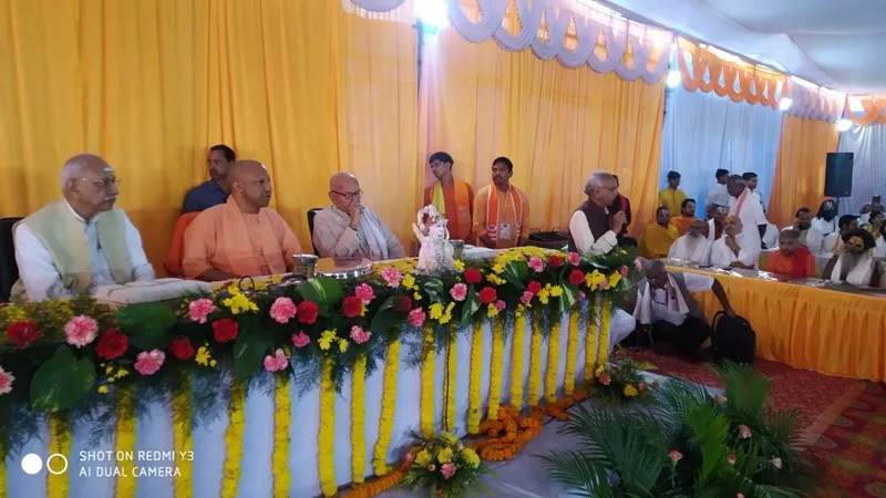 अयोध्या: सीएम पहुंचे कारसेवकपुरम, संतों के साथ कर रहे प्राण प्रतिष्ठा समारोह को लेकर मंत्रणा