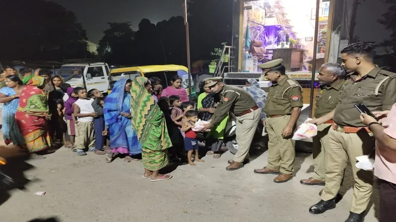 दिवाली 2023: लखनऊ पुलिस ने गरीब बच्चों को दिया मिठाई और गिफ्ट, बताया दीपावली का महत्व