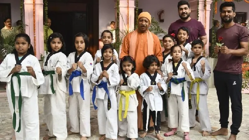 Childrens Day 2023: बाल दिवस पर बच्चों के बीच सीएम योगी, दिया उज्ज्वल भविष्य का आशीर्वाद