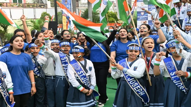 World Cup 2023: लखनऊ में फाइनल को लेकर जबरदस्त उत्साह, भाषा विश्वविद्यालय में होगा लाइव प्रसारण, बच्चे मना रहें जश्न