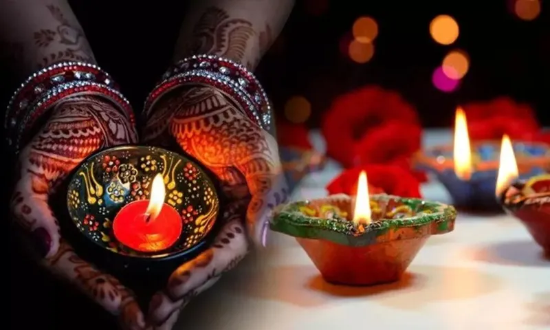 Diwali 2023: दीपावली पर धरती पर आती हैं लक्ष्मी जी...? 