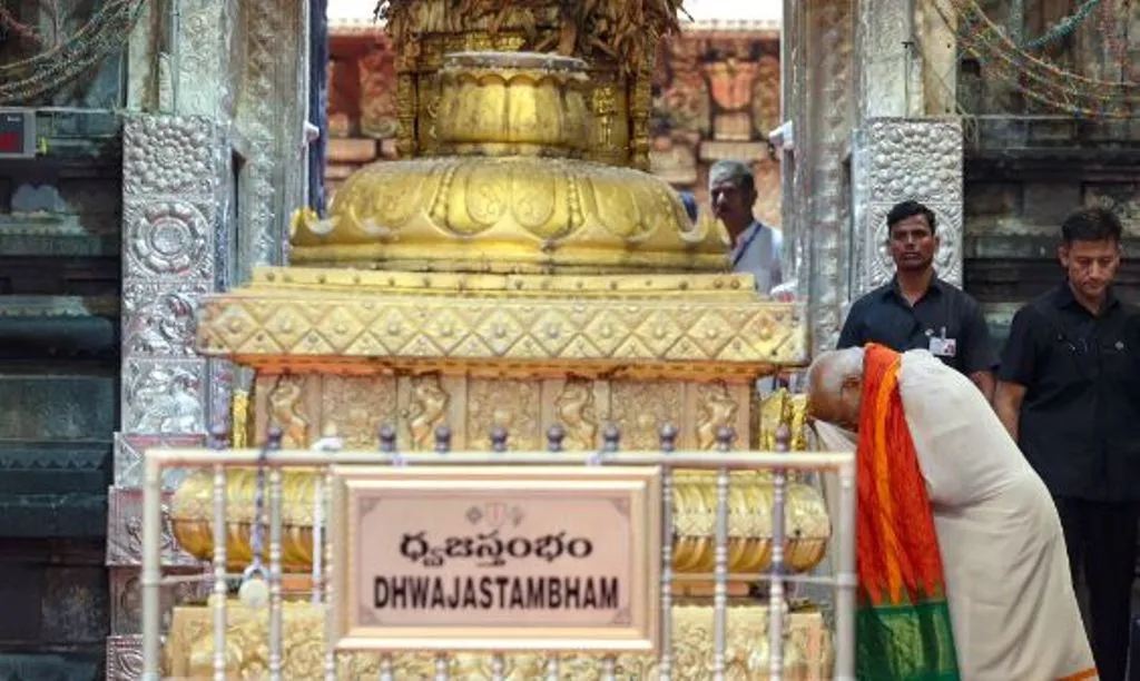 पीएम मोदी ने तिरुपति मंदिर में किए दर्शन, भारतीयों की समृद्धि के लिए की प्रार्थना 