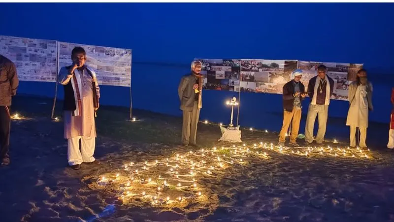 Auraiya News: दीपों से जगमग हुआ पांच नदियों का महासंगम, कार्तिक पूर्णिमा की पूर्व संध्या पर मना पचनद पर्व 