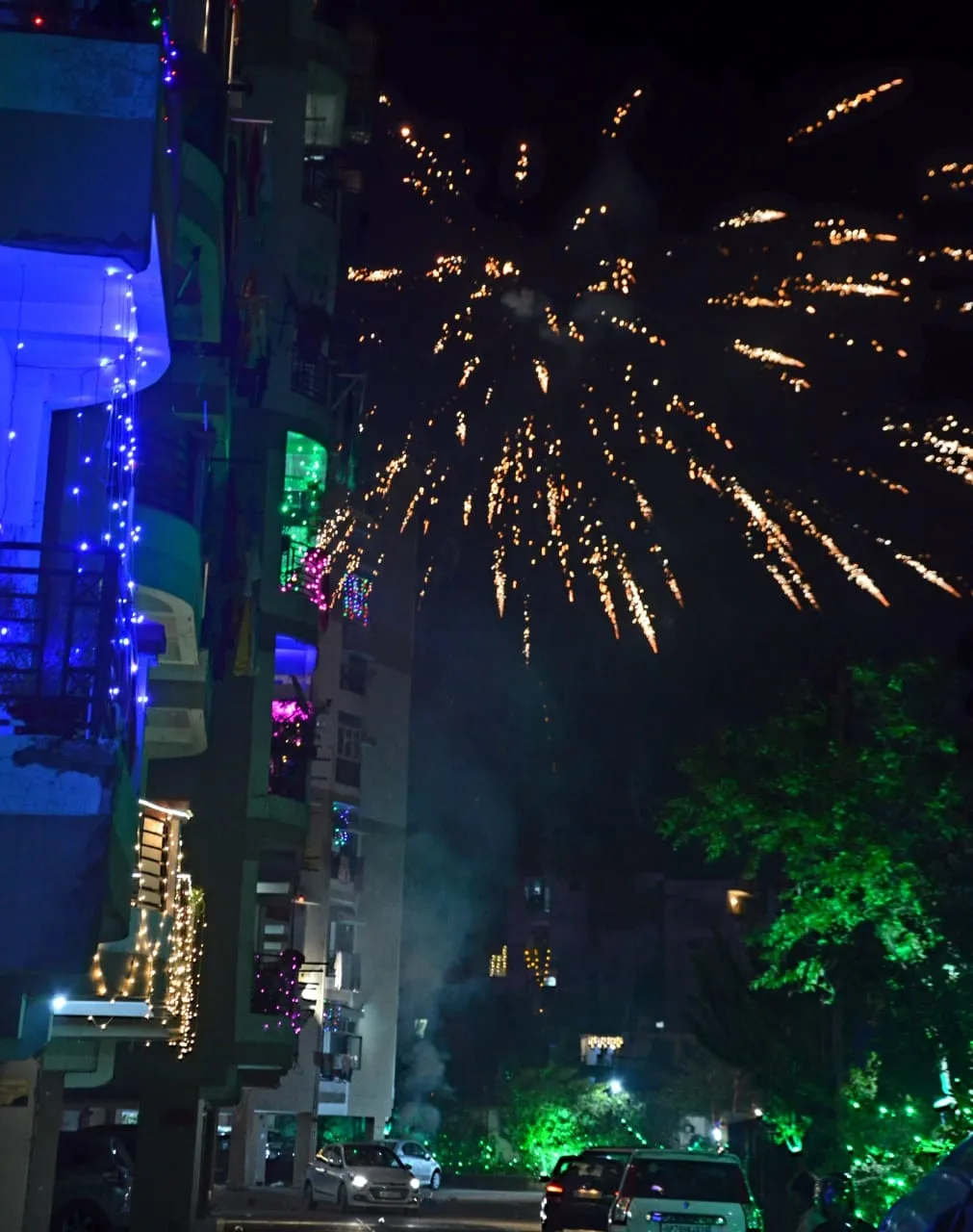 Diwali 2023: कानपुर में हर्षोल्लास के साथ मनाया गया दीपावली पर्व... दुल्हन की तरह सजा शहर, देखें- तस्वीरें