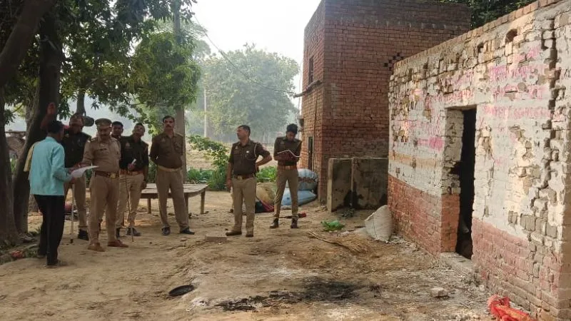 Farrukhabad News: आतिशबाजी की दुकान में हुआ विस्फोट, धमाके से हिल गए मकान, घटनास्थल पर लोगों की जुटी भीड़