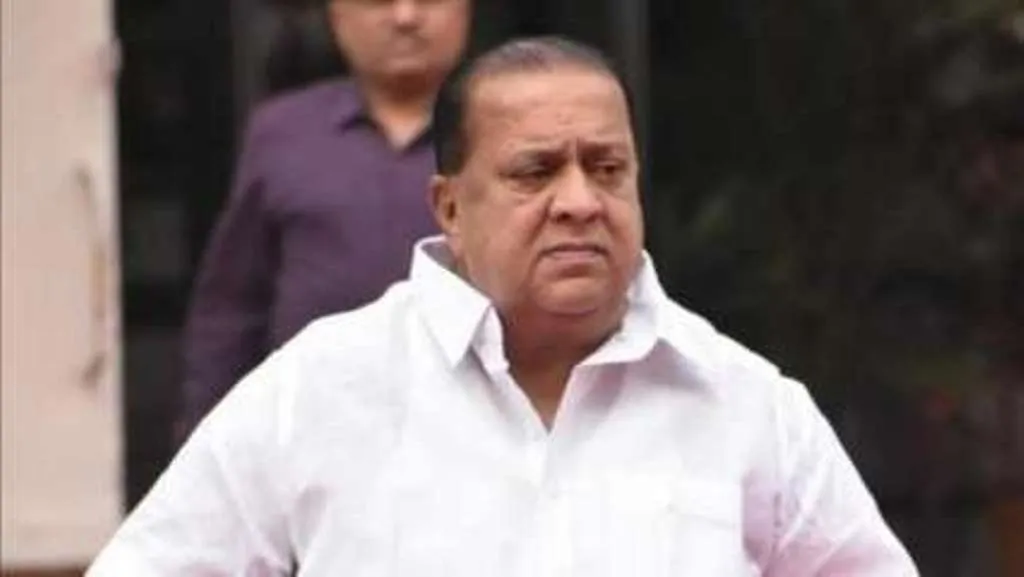 मुंबई मराठा आरक्षण आंदोलन: प्रदर्शनकारियों ने मंत्री हसन मुशरिफ के वाहन में की तोड़फोड़ 