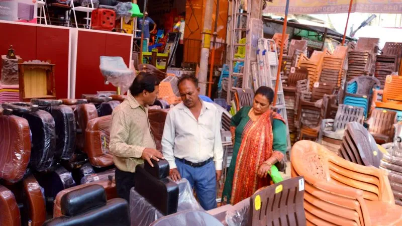 Diwali 2023: दीपावली को लेकर खरीदारों की भीड़, डिजाइनर और थीम फर्नीचर की बढ़ी मांग… शहर में इतने करोड़ का फर्नीचर कारोबार