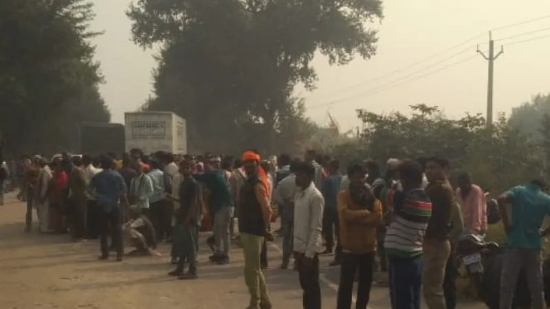 Kanpur Ghatampur Accident: बस और ट्रक की भिड़ंत... चालक की मौत, घटना से गुस्साए ग्रामीणों ने हाईवे किया जाम