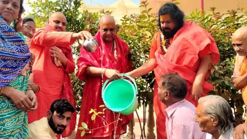 Hamirpur में महामंडलेश्वर संविदानंद महाराज ने तपोभूमि में चंदन रोप फब्बारा का किया लोकार्पण, ये बड़ी बात कहीं