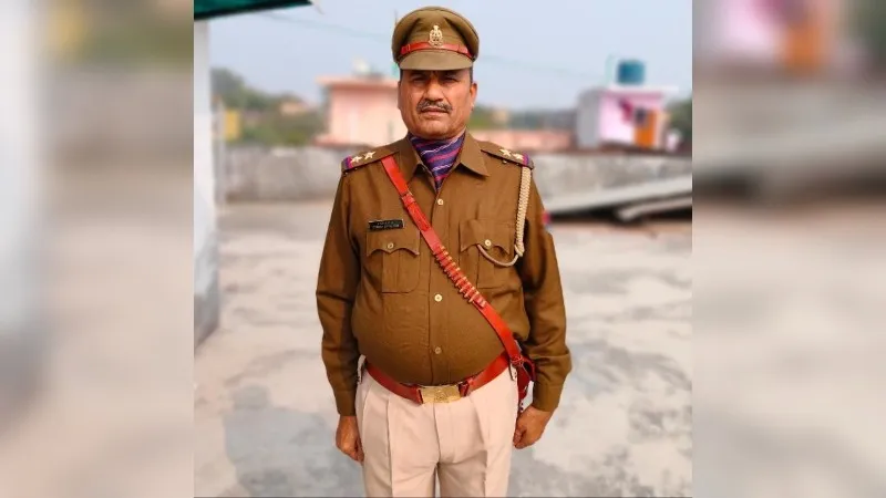 Hamirpur Accident: हाईवे में बाइक सवार दो दरोगा ट्रक में घुसे, एक की मौत, दूसरा घायल, मेला से ड्यूटी कर लौटते हुआ हादसा