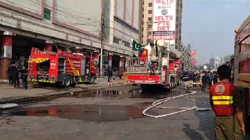 Pakistan: कराची के शॉपिंग मॉल में भीषण आग, 11 लोगों की मौत, छह अन्य घायल 