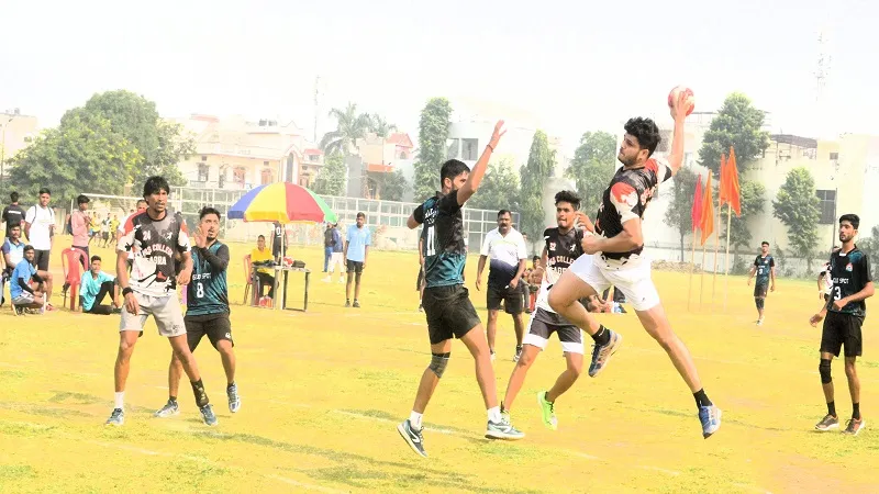 मुरादाबाद : हैंडबॉल प्रतियोगिता में खिलाड़ियों ने दिखाया दम, अलीगढ़ मंडल ने आगरा को हराकर की विजयी शुरुआत