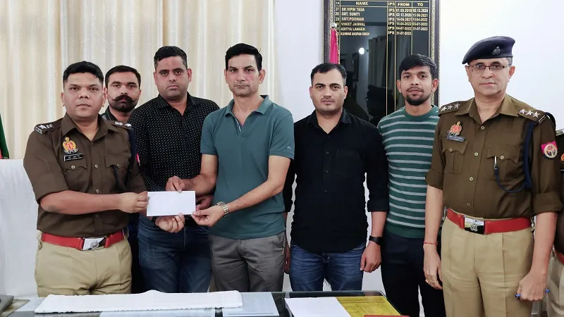 अमरोहा: 40 लाख के मोबाइल बरामद करने वाली टीम को एसपी ने किया सम्मानित