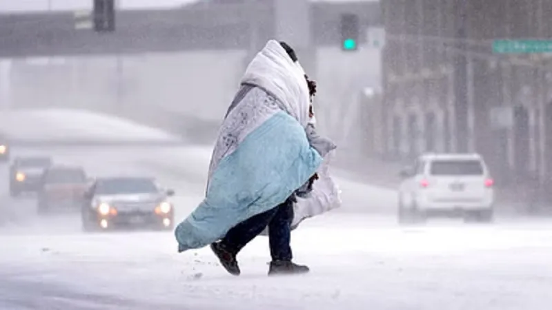  मंगोलिया में बर्फीले तूफान से आठ चरवाहों की मौत, 34 सेमी मोटी बर्फ की परत से ढका देश 