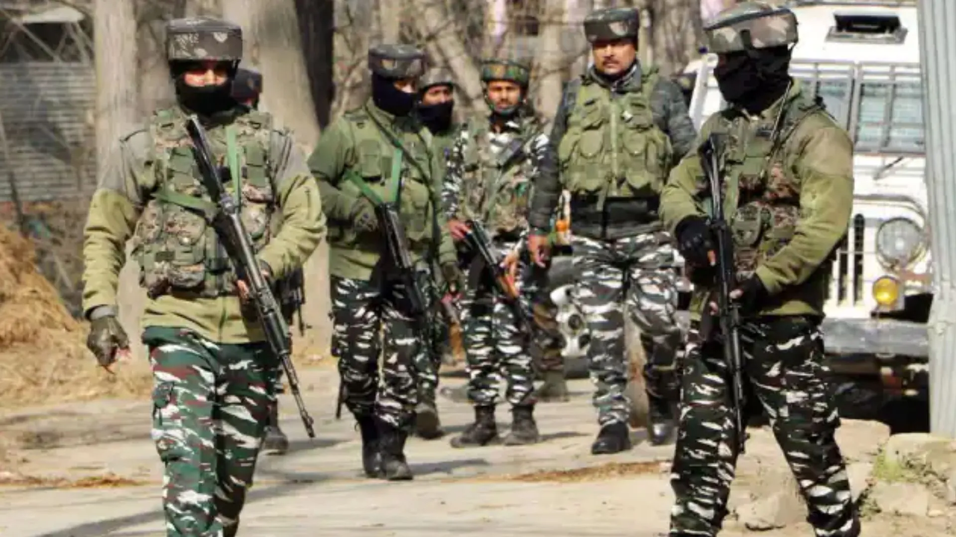 जम्मू-कश्मीर : शोपियां में सुरक्षा बलों के साथ मुठभेड़ में टीआरएफ आतंकी ढेर 