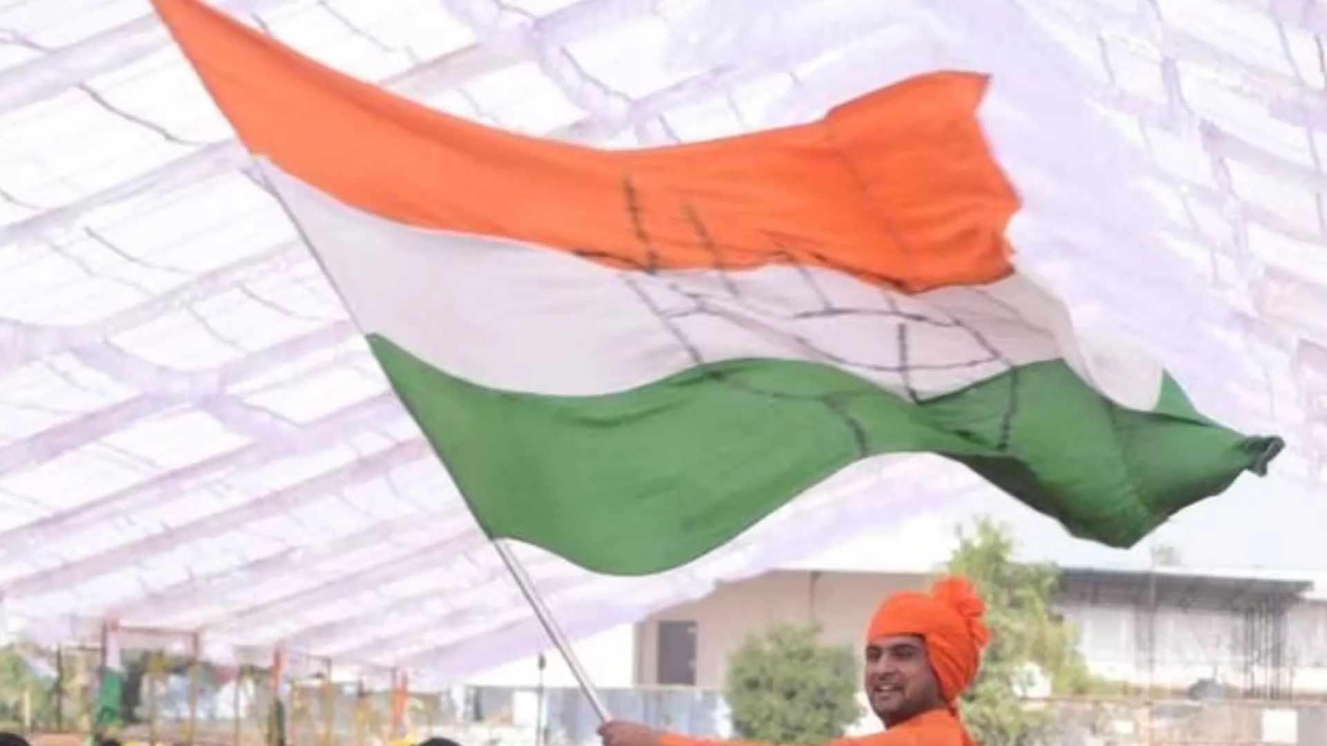 आयकर विभाग ने तेलंगाना में कांग्रेस उम्मीदवार लक्ष्मा रेड्डी के आवास पर ली तलाशी 