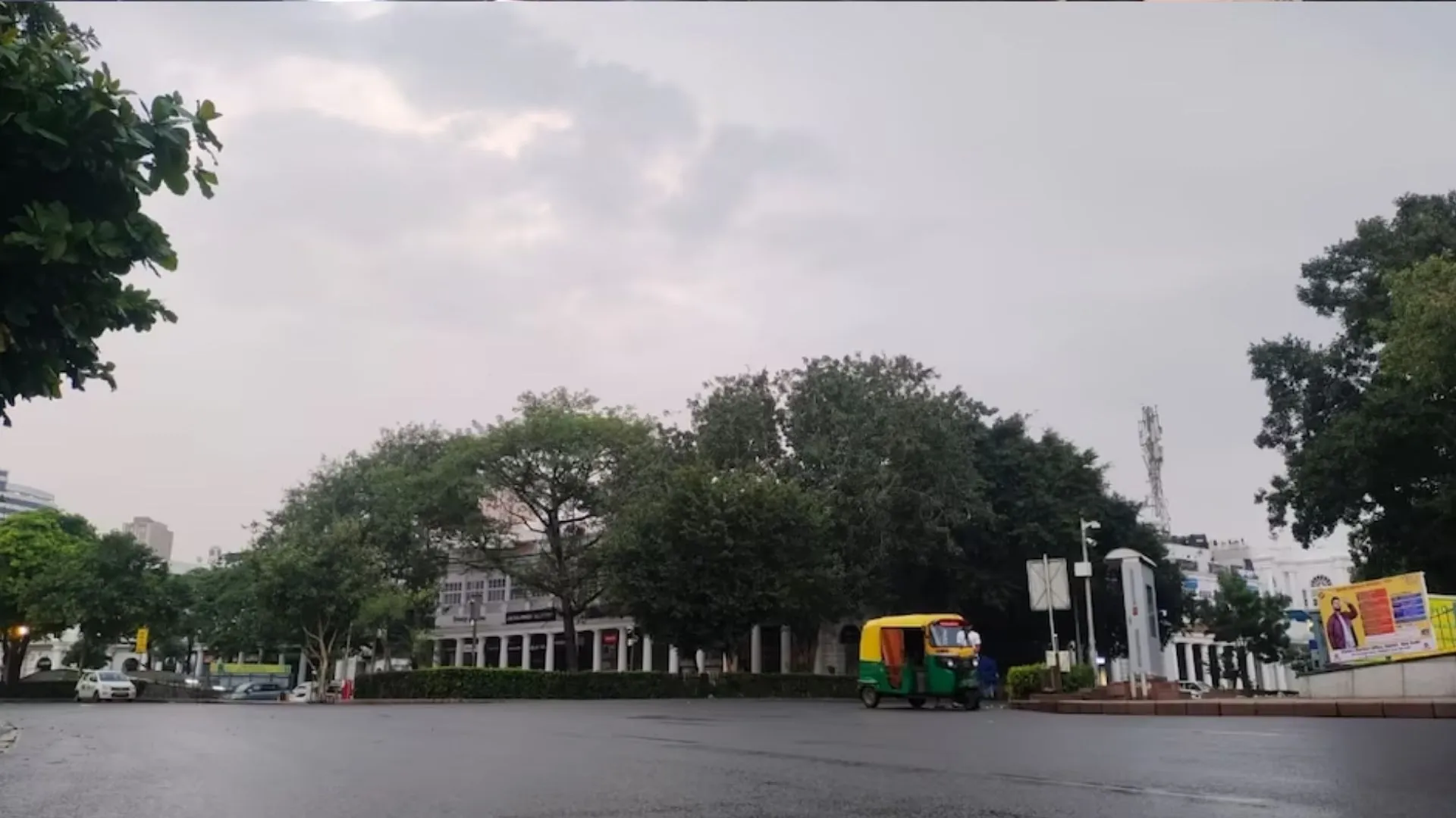 दिल्ली में रातभर बारिश से हवा हुई साफ, प्रदूषण से मिली राहत 
