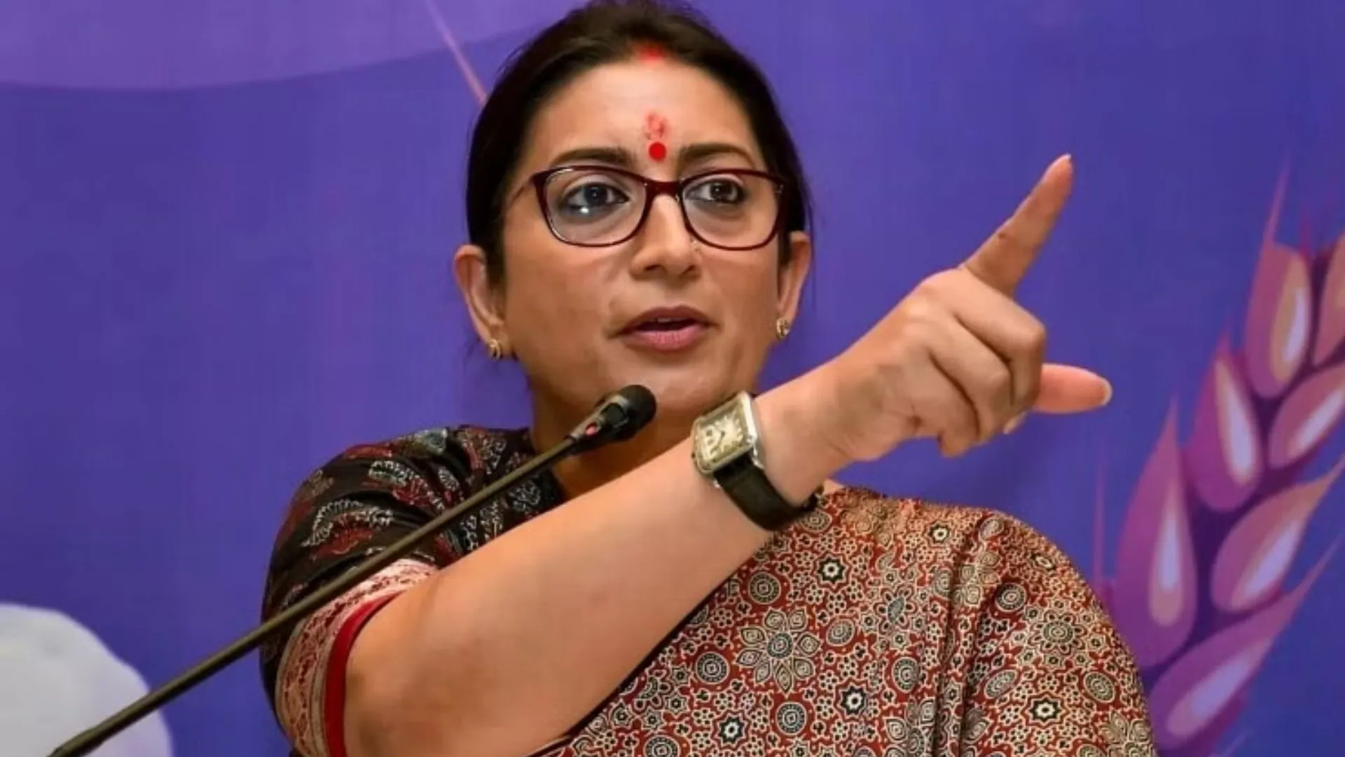 'छत्तीसगढ़ में गरीब परिवारों को सट्टेबाजी और शराब की लत लगाकर बर्बाद किया', स्मृति ईरानी का कांग्रेस पर निशाना