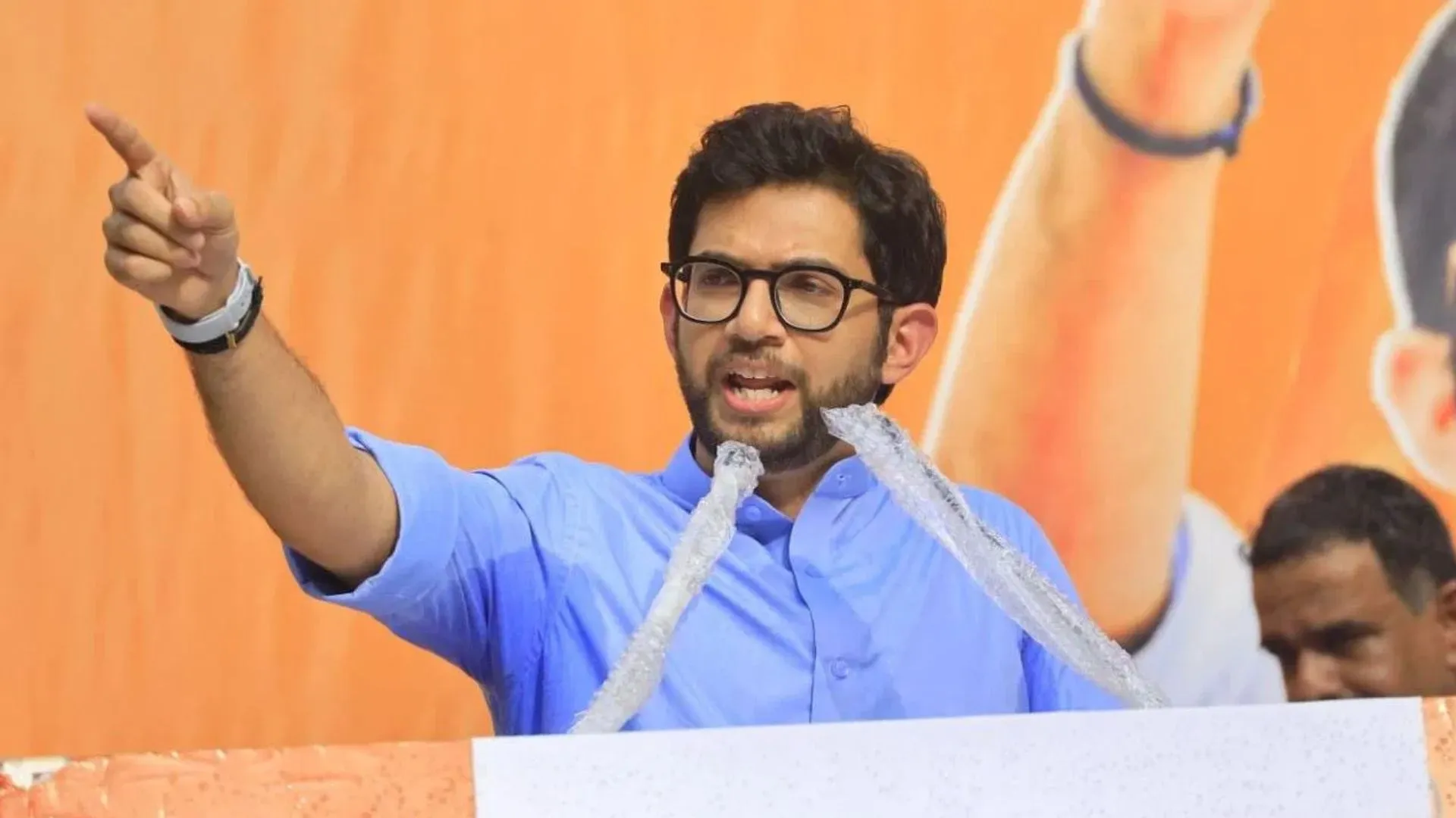 मुंबई: लोअर परेल ब्रिज उद्घाटन मामले में उद्धव ठाकरे के बेटे आदित्य पर FIR